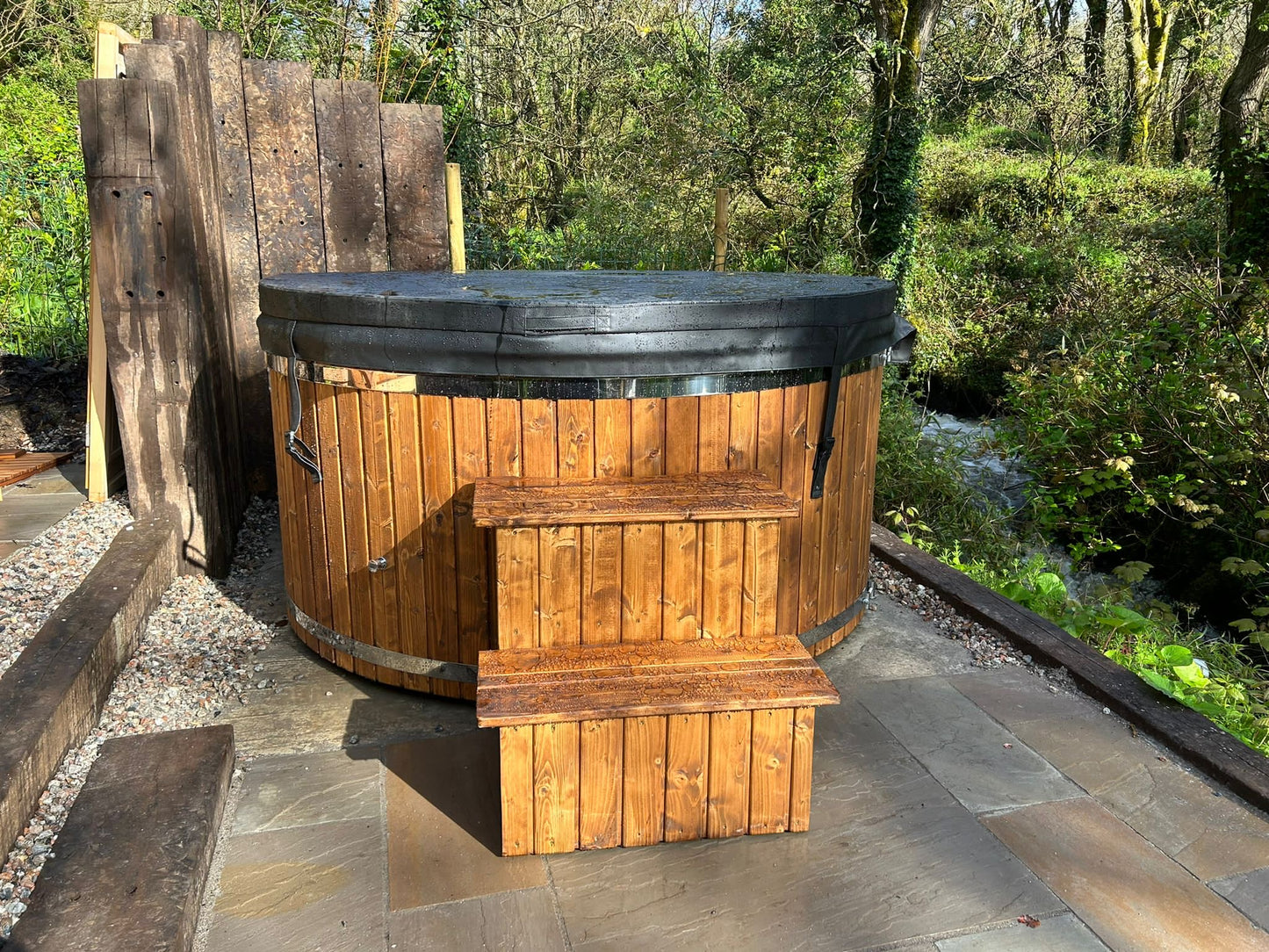 Barrel Hot Tub with water jets, massage jets & LED Lighting