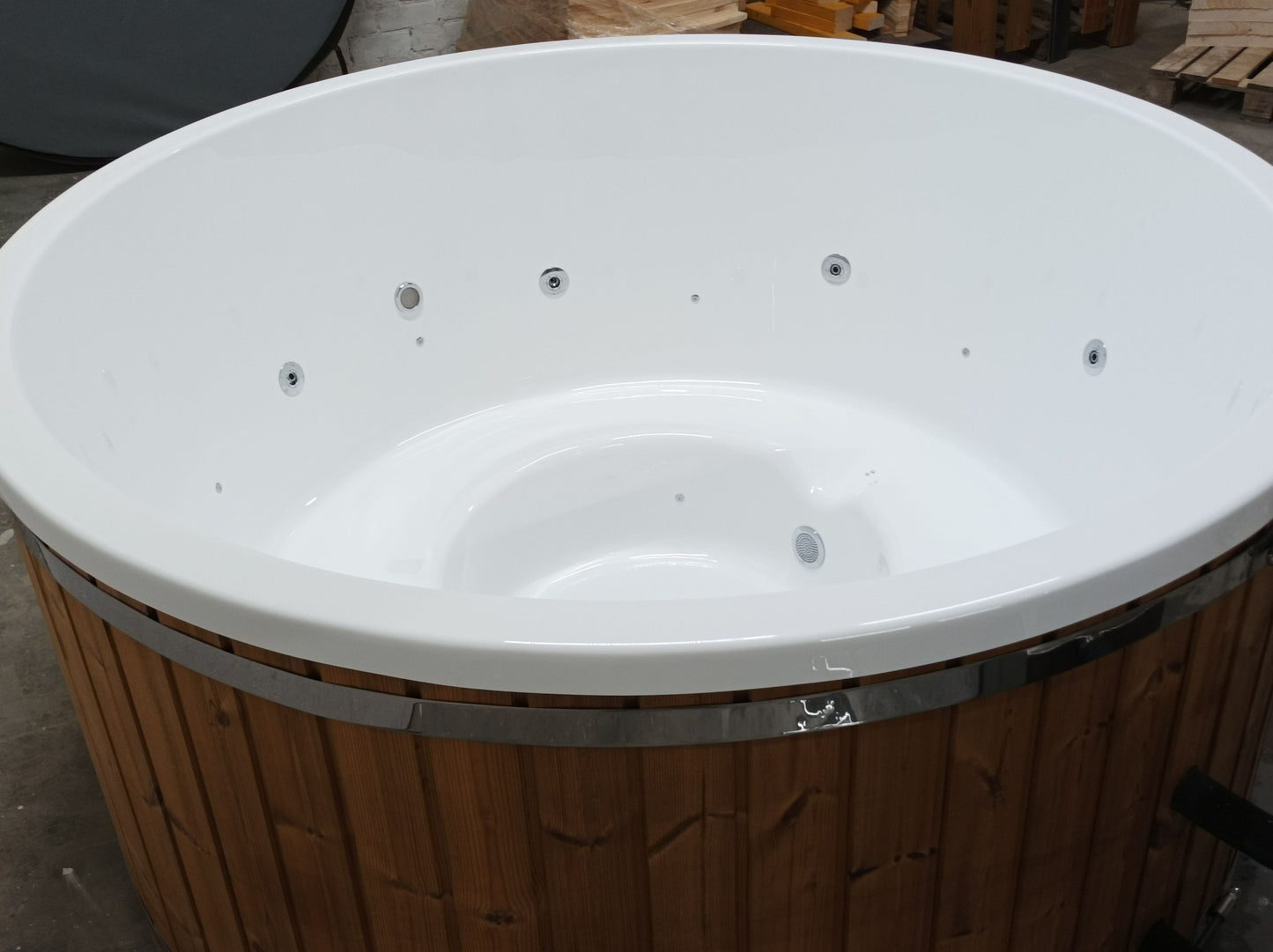 Round Shape Hot Tubs