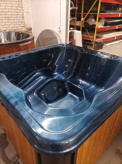 Luxury Square Hot Tub £5,995