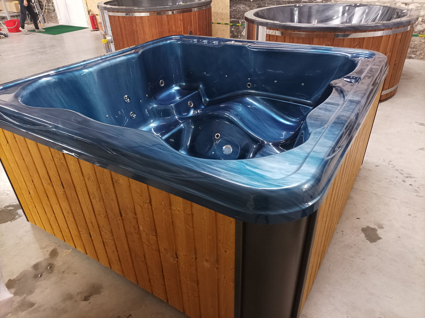 Luxury Square Hot Tub £5,995