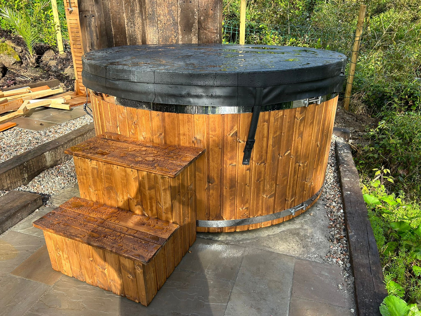 Barrel Hot Tub with water jets, massage jets & LED Lighting