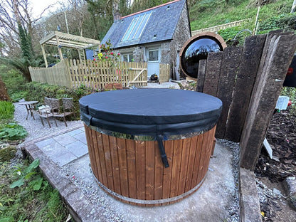 Barrel Hot Tub with water jets, massage jets & LED Lighting