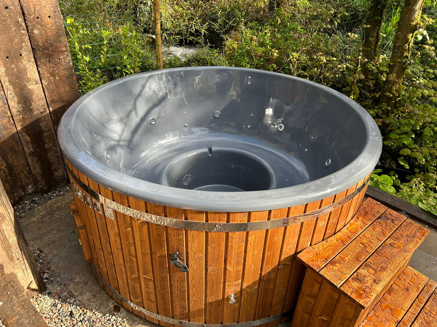 Barrel Hot Tub with water jets, massage jets & LED Lighting
