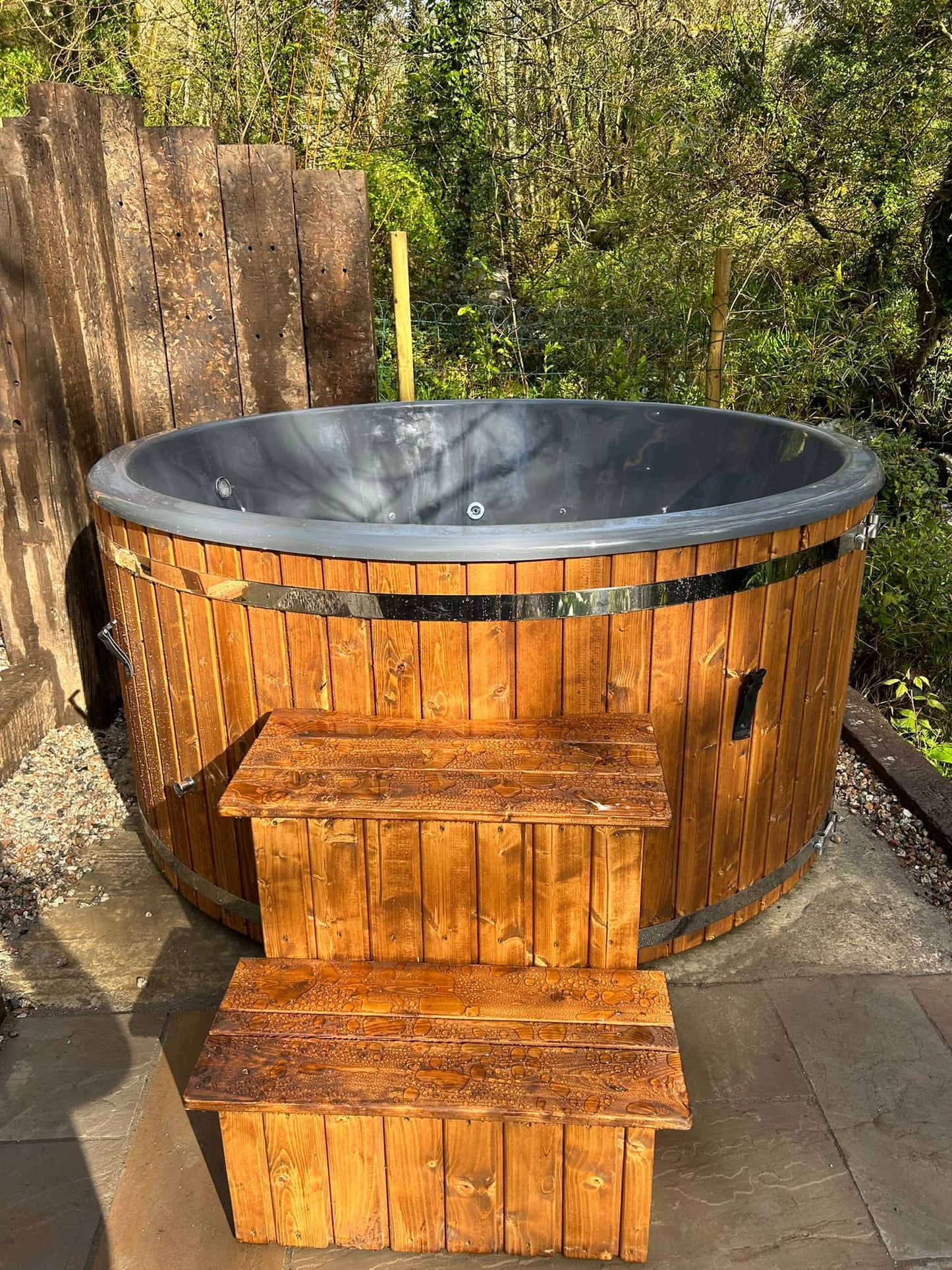 Barrel Hot Tub with water jets, massage jets & LED Lighting
