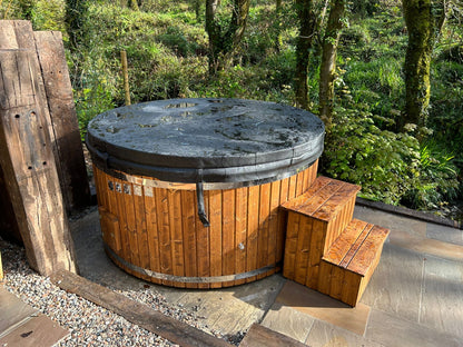 Barrel Hot Tub with water jets, massage jets & LED Lighting