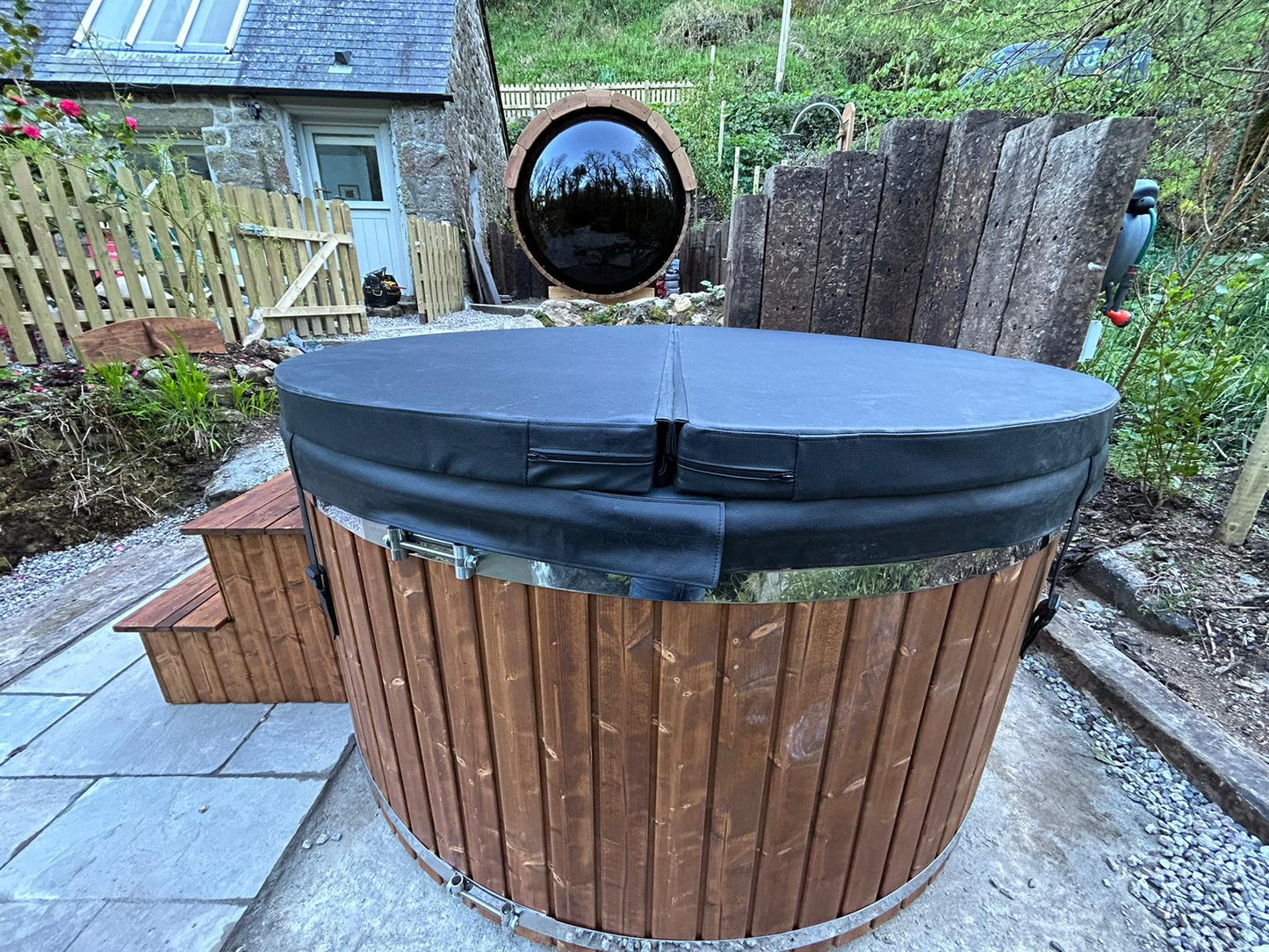 Barrel Hot Tub with water jets, massage jets & LED Lighting