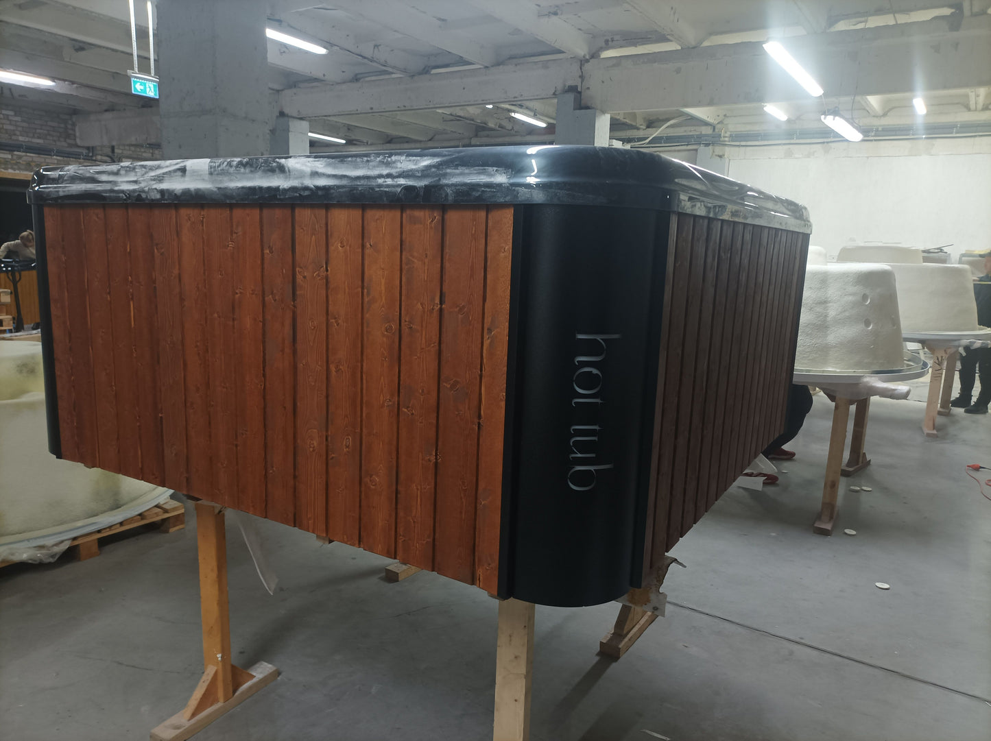 Wide Hot Tub & Spa